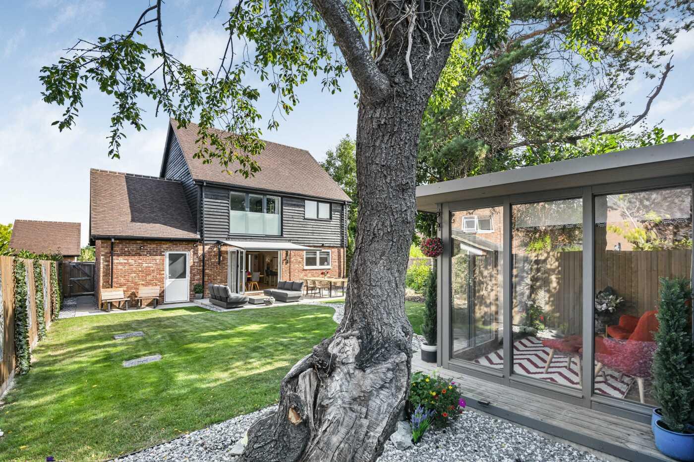 Flint Close, Rotherfield Greys, Henley-On-Thames